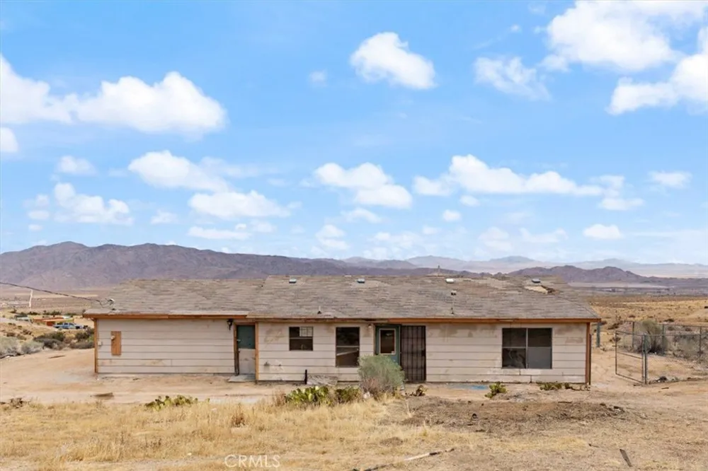8885 Corto Road Apple Valley, CA 92308