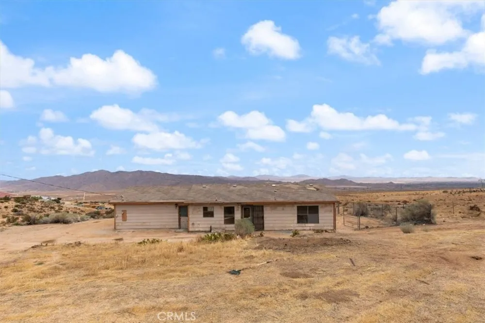 8885 Corto Road Apple Valley, CA 92308