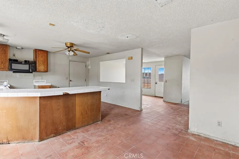 8885 Corto Road Apple Valley, CA 92308