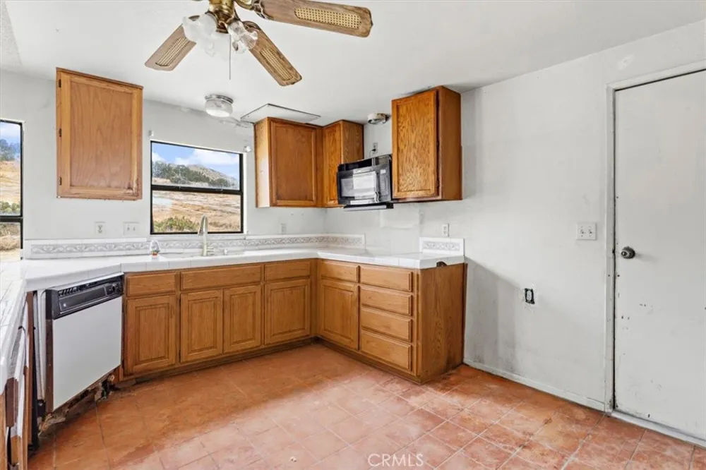 8885 Corto Road Apple Valley, CA 92308