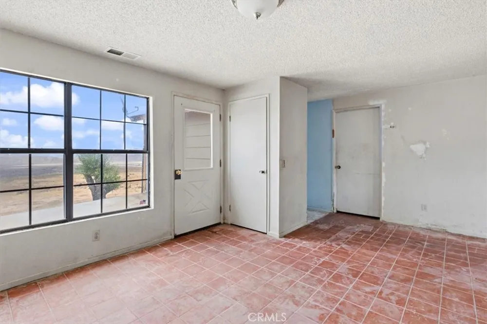 8885 Corto Road Apple Valley, CA 92308
