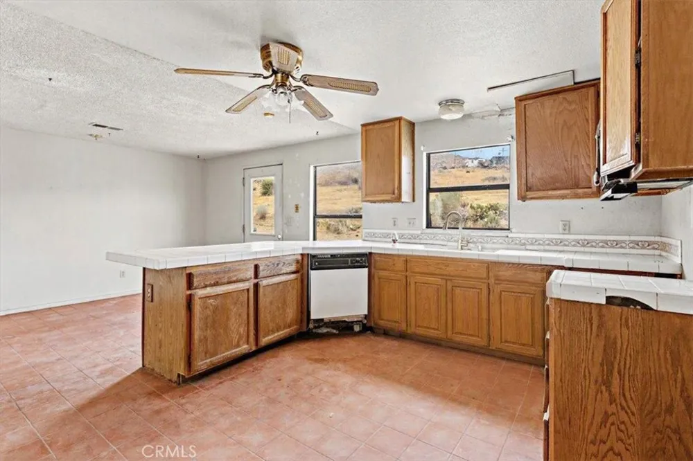 8885 Corto Road Apple Valley, CA 92308