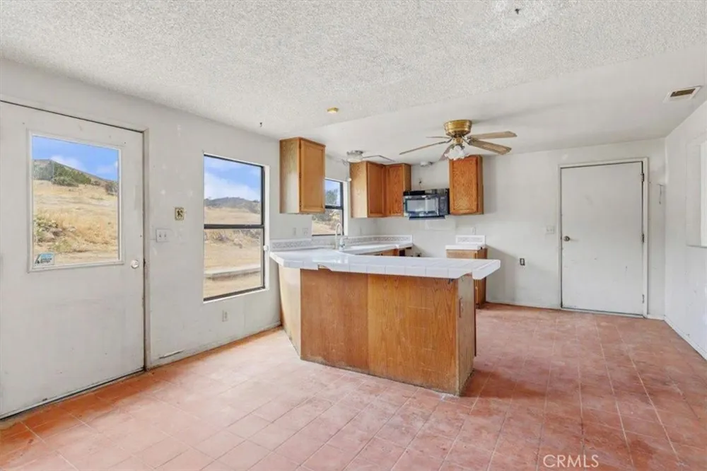 8885 Corto Road Apple Valley, CA 92308