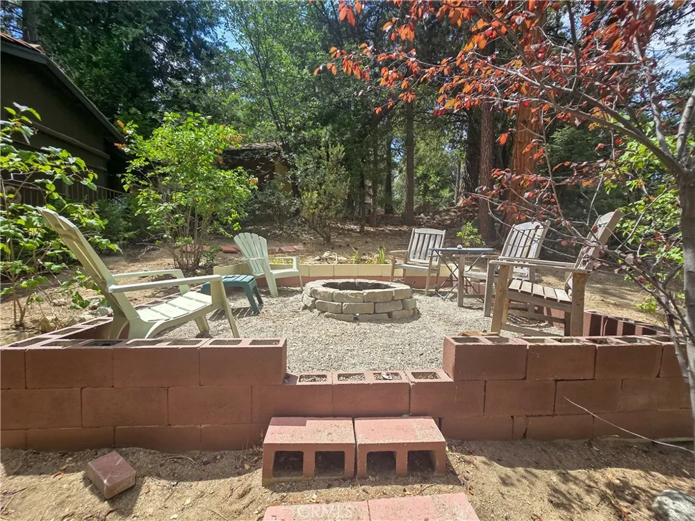 25253 Nestwa Trail Idyllwild, CA 92549