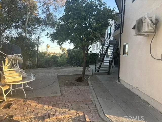 5210 Oakland Los Angeles, CA 90032