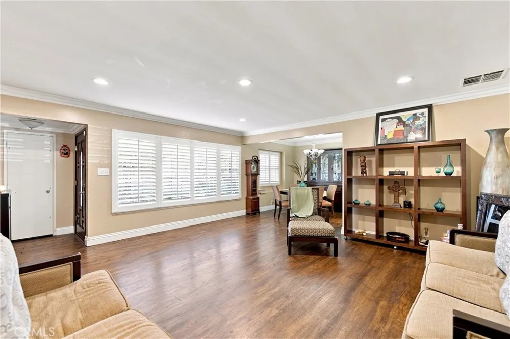 11512 Samoline Downey, CA 90241