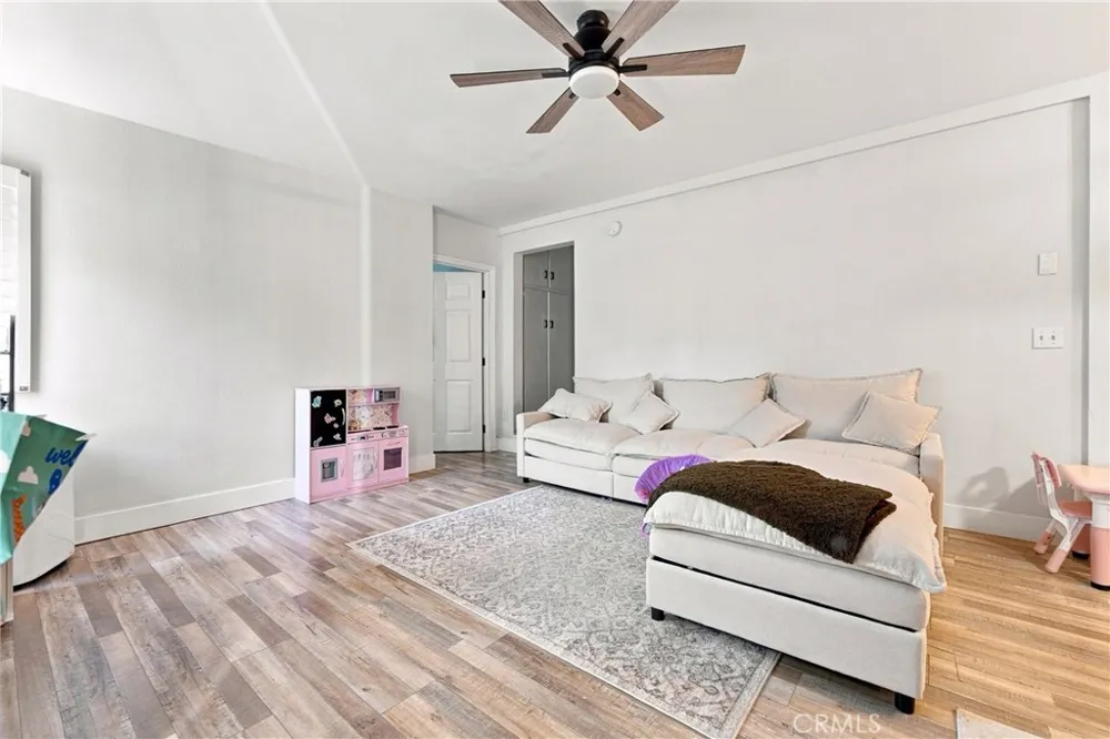 11512 Samoline Downey, CA 90241