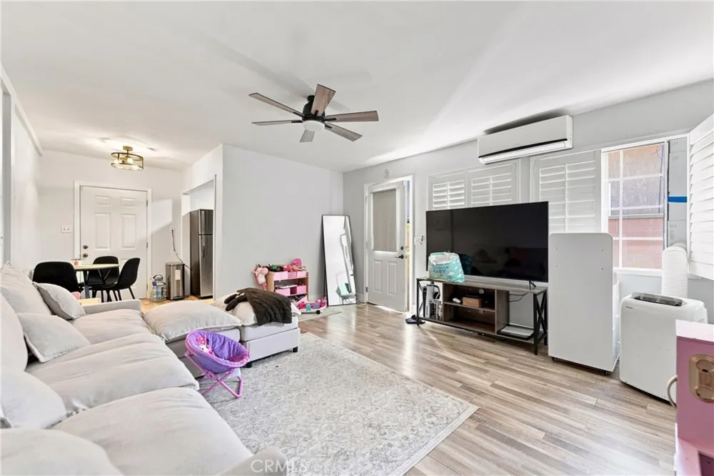 11512 Samoline Downey, CA 90241