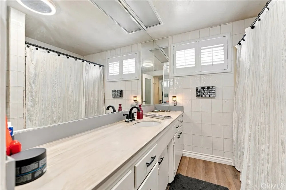 11512 Samoline Downey, CA 90241