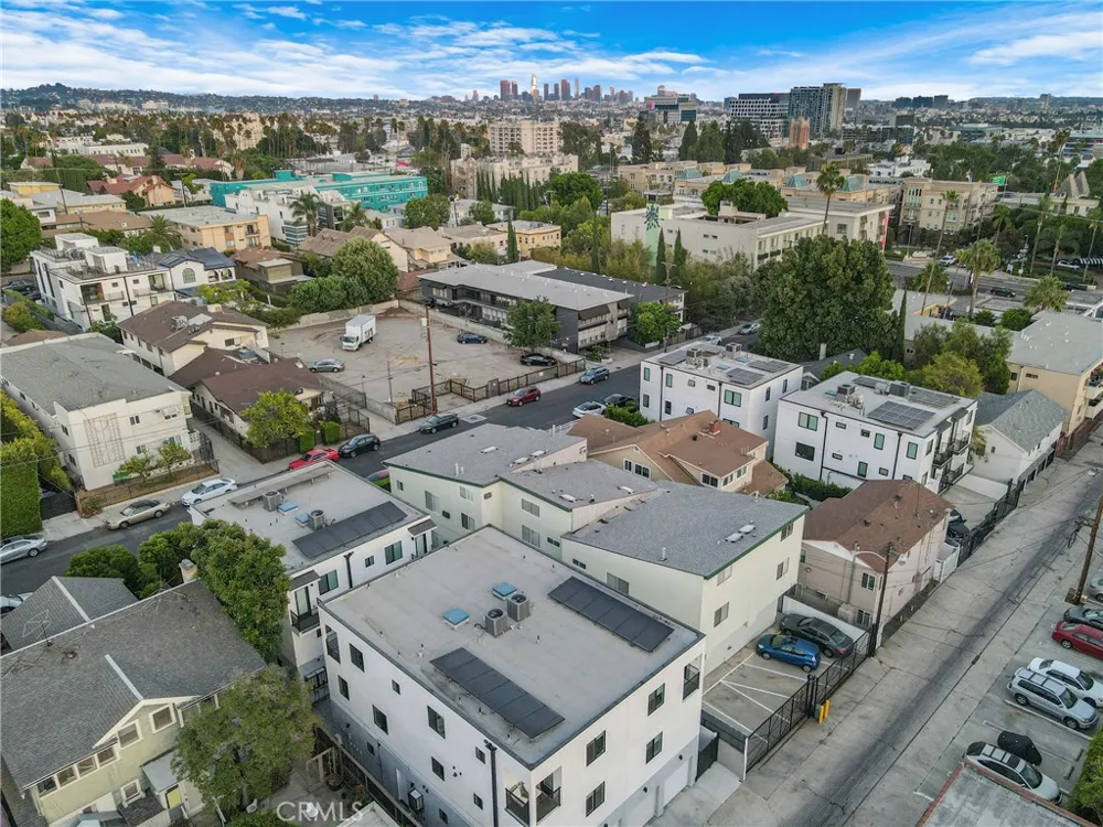 1943 Vista Del Mar Los Angeles, CA 90068