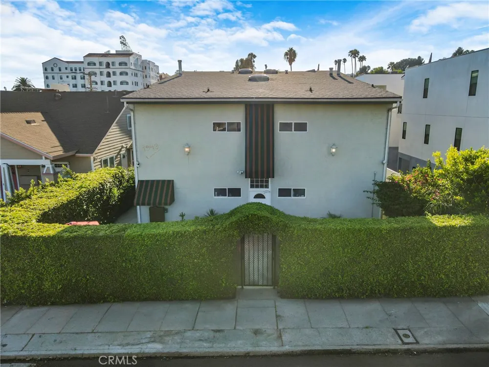 1943 Vista Del Mar Los Angeles, CA 90068