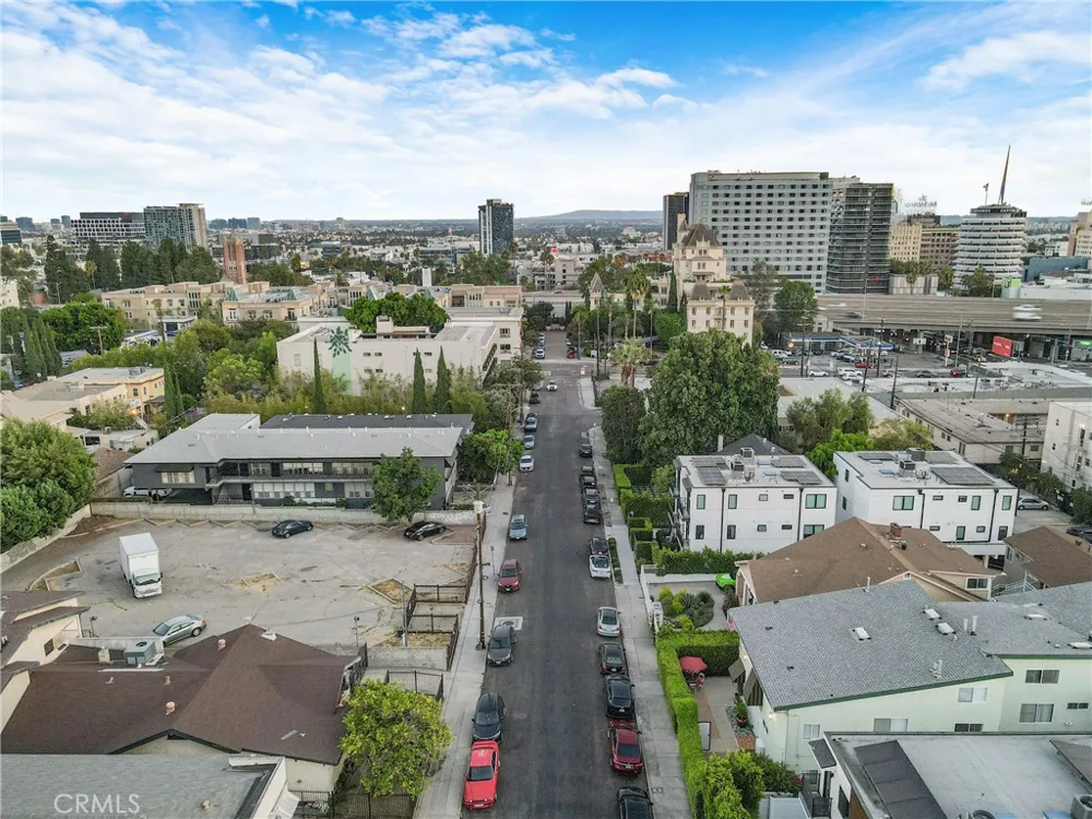 1943 Vista Del Mar Los Angeles, CA 90068