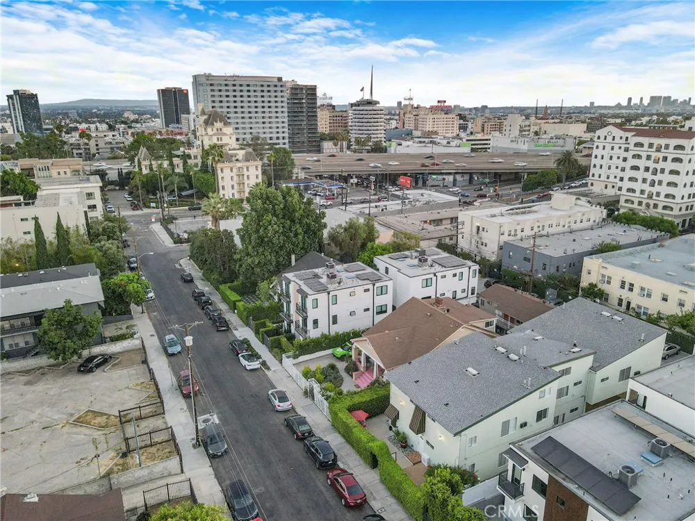 1943 Vista Del Mar Los Angeles, CA 90068