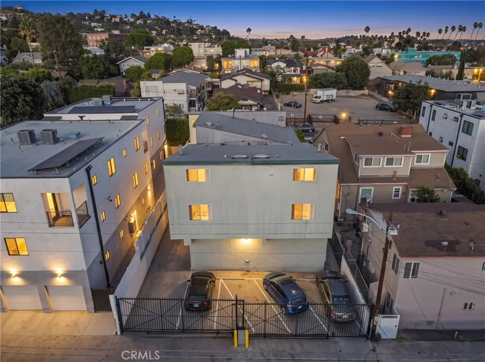 1943 Vista Del Mar Los Angeles, CA 90068