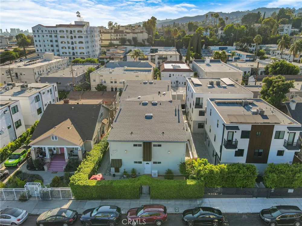 1943 Vista Del Mar Los Angeles, CA 90068
