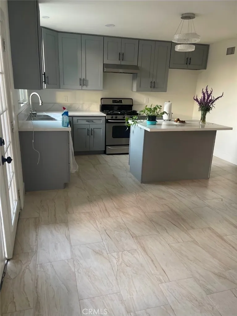 12256 Allegheny Street Sun Valley, CA 91352