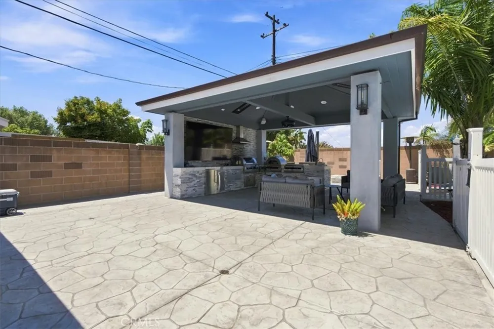23161 Tulip Lake Forest, CA 92630