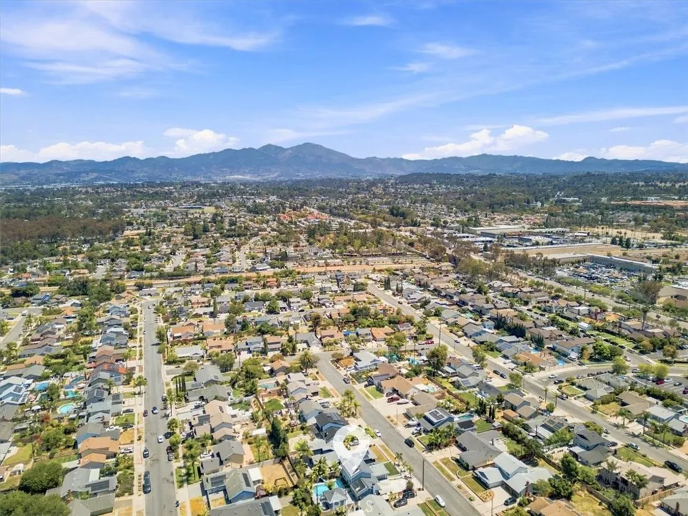 23161 Tulip Lake Forest, CA 92630