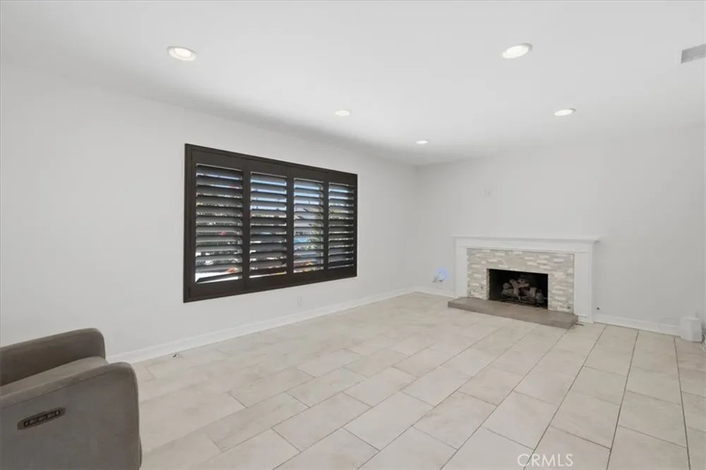 23161 Tulip Lake Forest, CA 92630