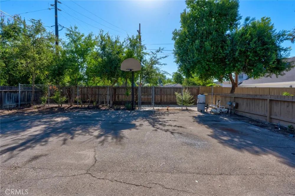 1335 S Waverly Fresno, CA 93727
