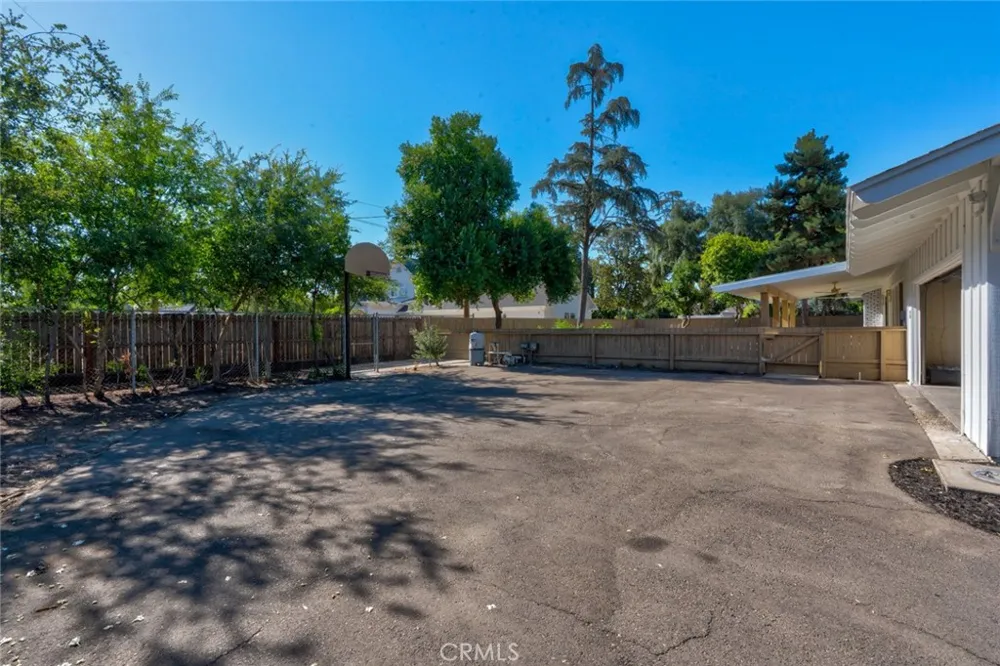 1335 S Waverly Fresno, CA 93727