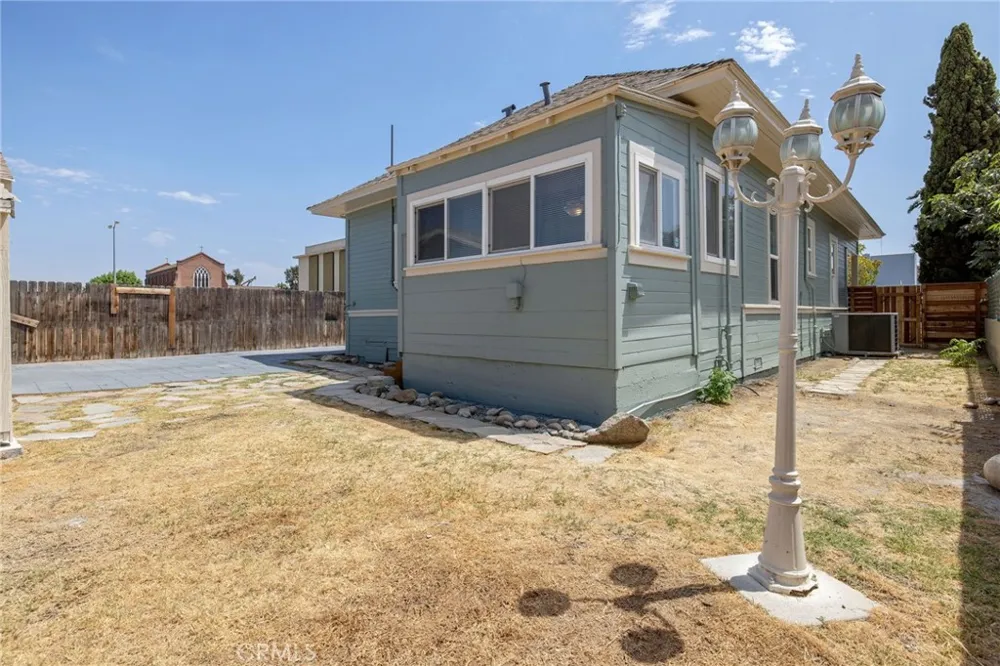 112 Irwin Court Hanford, CA 93230