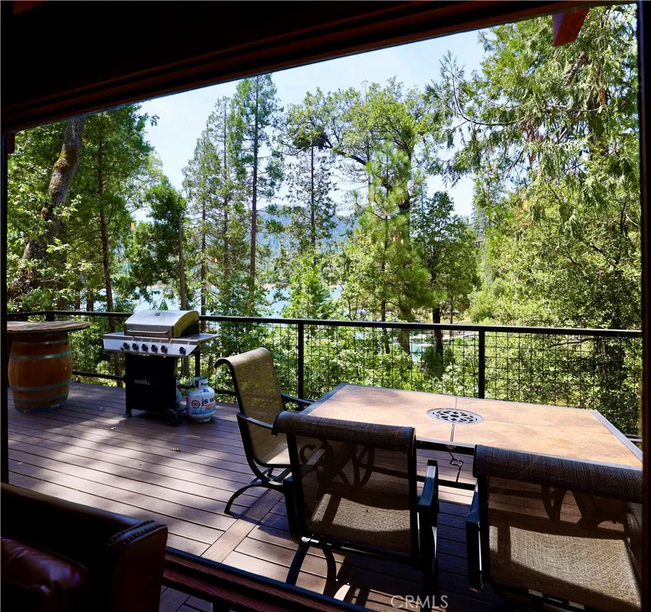 38954 Lake Point Court Bass Lake, CA 93604