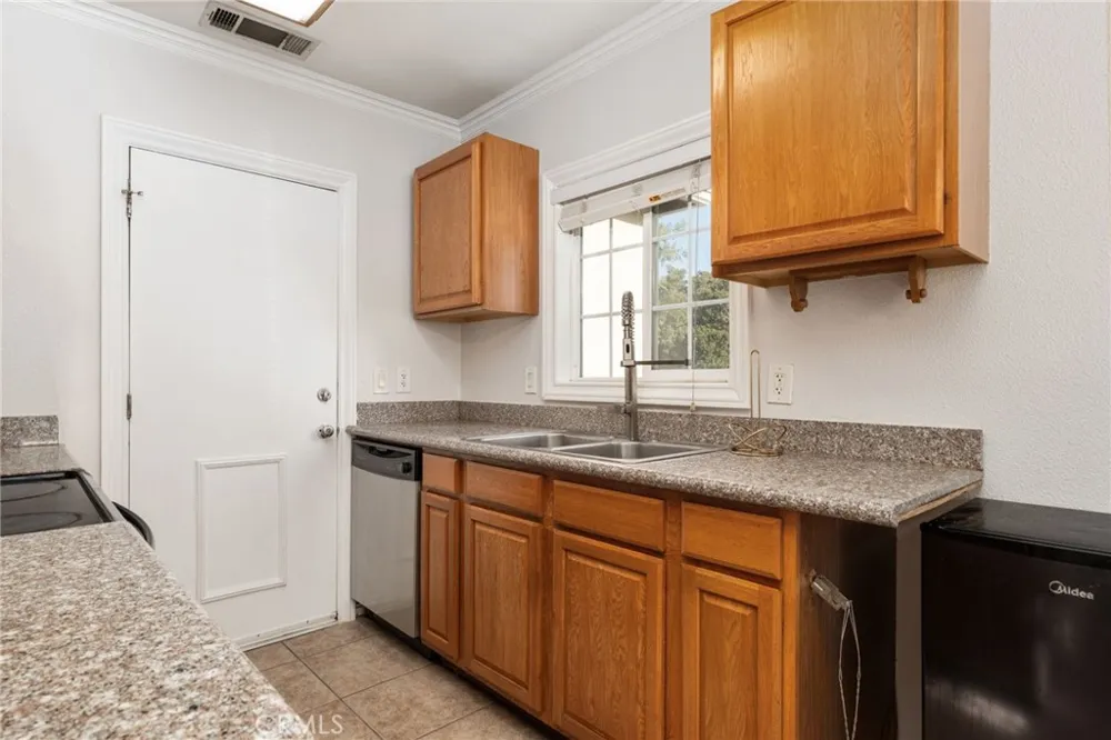 4012 E Clinton Fresno, CA 93703