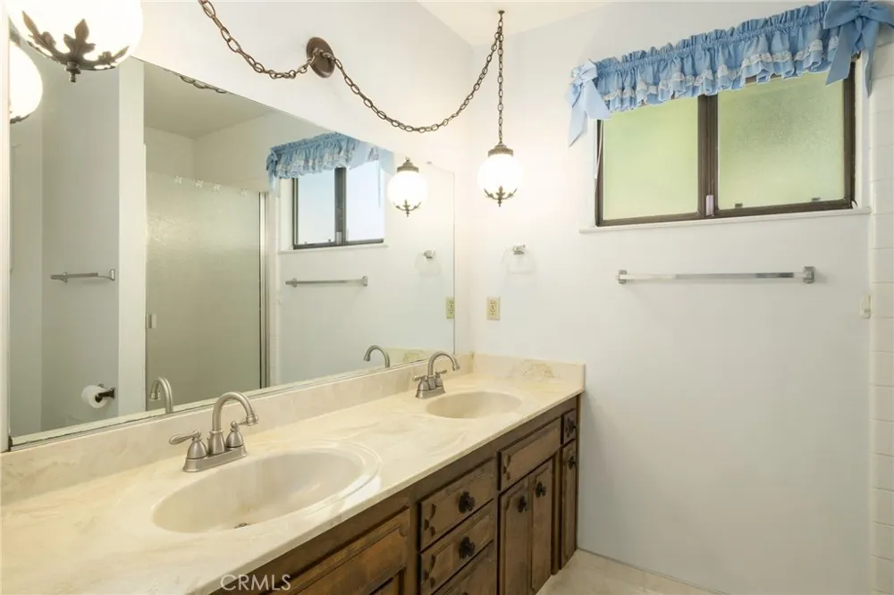 6697 Teilman Fresno, CA 93711