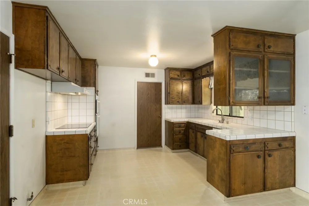 6697 Teilman Fresno, CA 93711