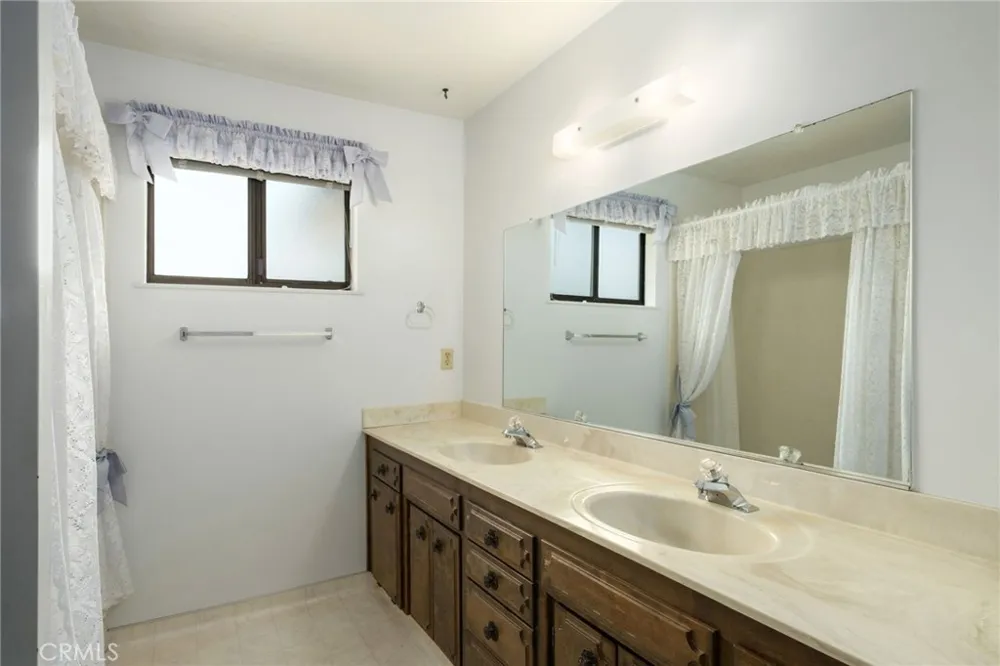 6697 Teilman Fresno, CA 93711