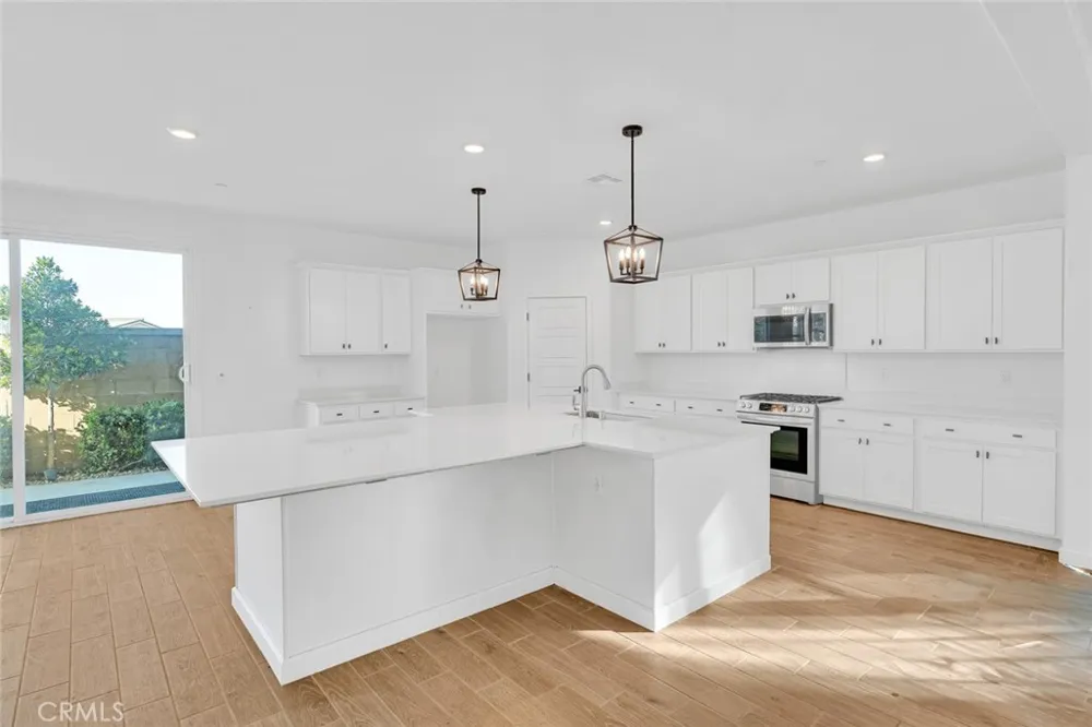 1240 Atlantica S Madera, CA 93636