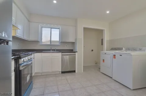 220 Astoria Pl #2 Unit 2