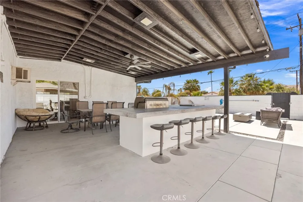 589 S Mountain View Palm Springs, CA 92264