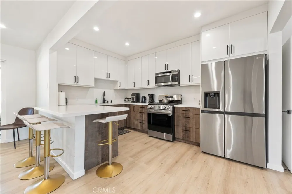 589 S Mountain View Palm Springs, CA 92264