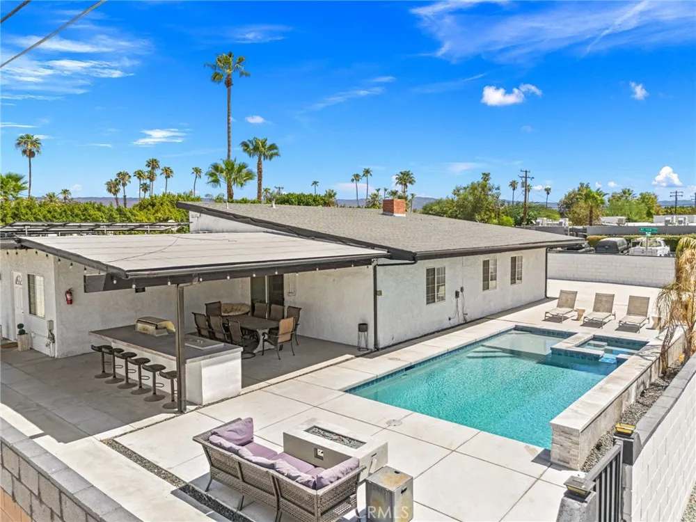 589 S Mountain View Palm Springs, CA 92264