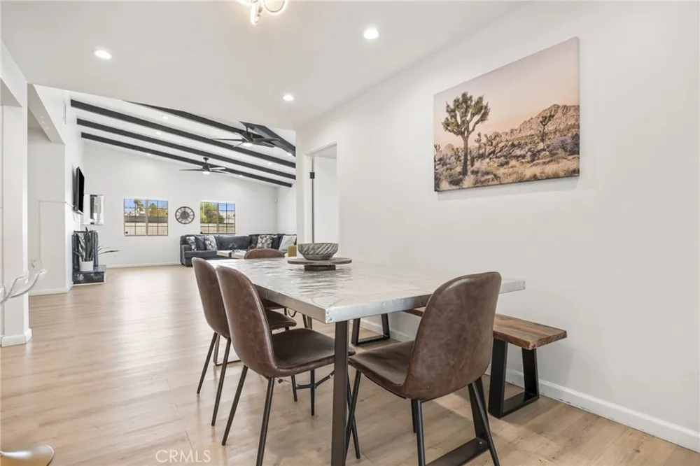 589 S Mountain View Palm Springs, CA 92264