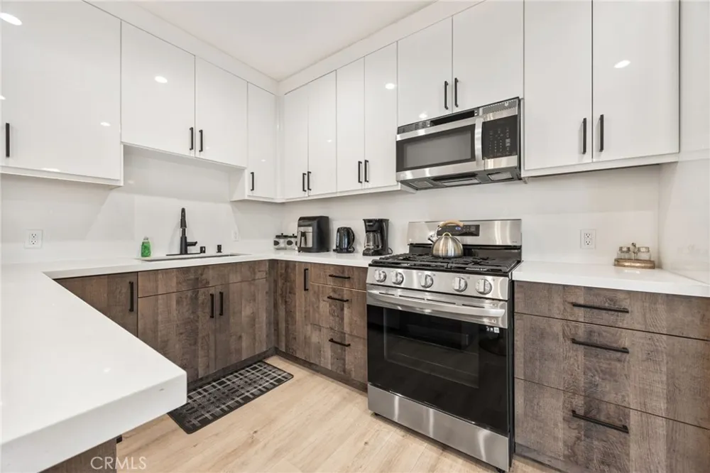 589 S Mountain View Palm Springs, CA 92264