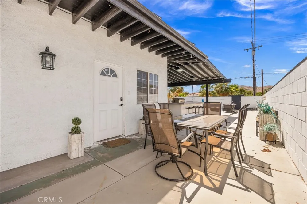 589 S Mountain View Palm Springs, CA 92264