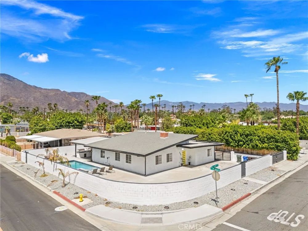 589 S Mountain View Palm Springs, CA 92264