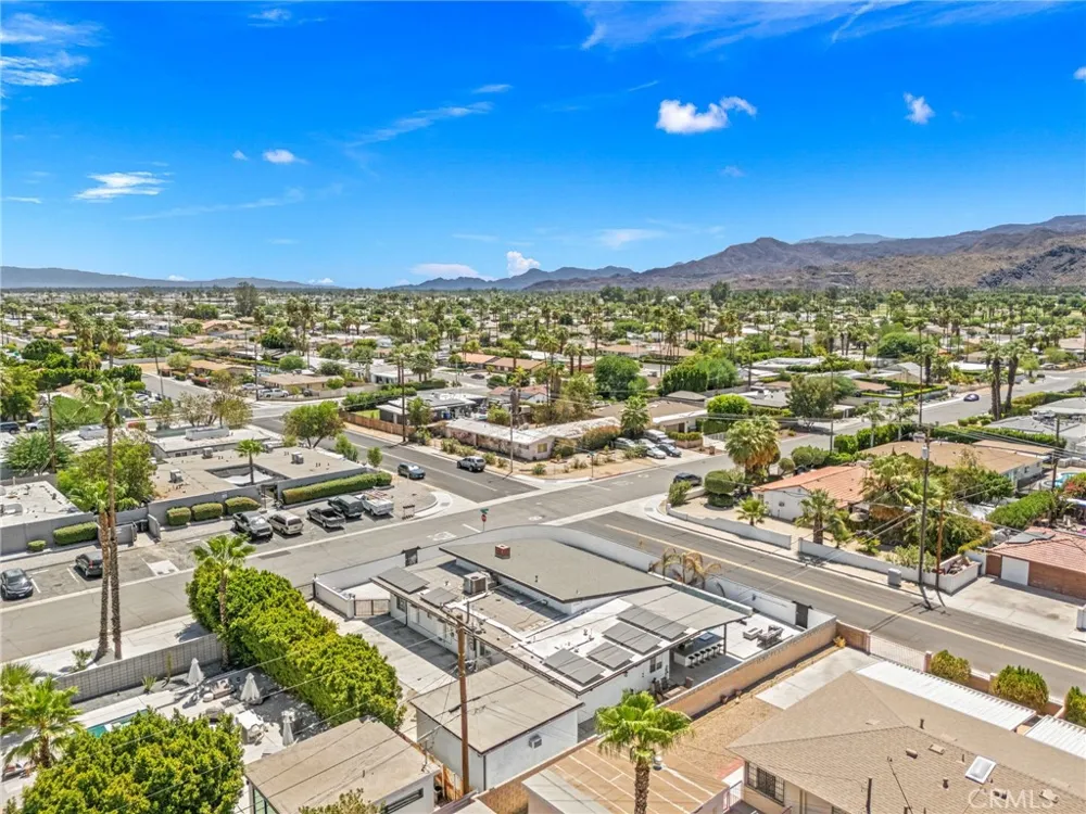 589 S Mountain View Palm Springs, CA 92264