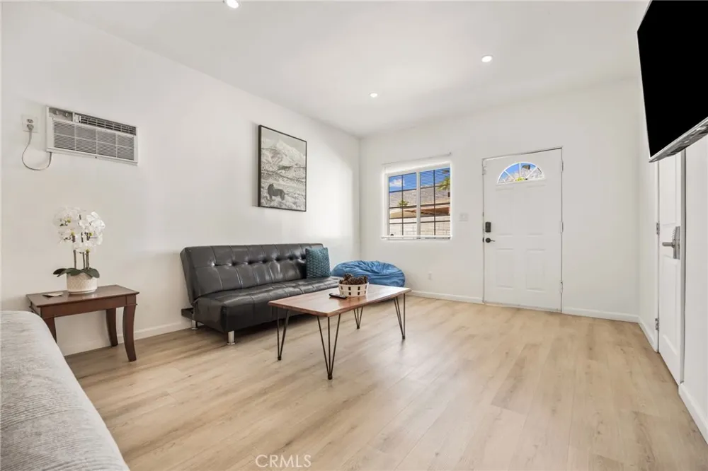 589 S Mountain View Palm Springs, CA 92264