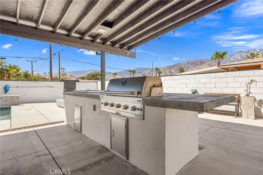 589 S Mountain View Palm Springs, CA 92264