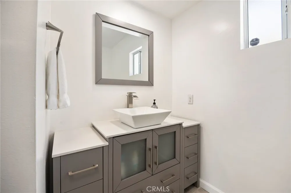 589 S Mountain View Palm Springs, CA 92264