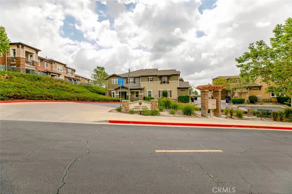 16652 Nicklaus Drive #94 Rancho Cascades, CA 91342