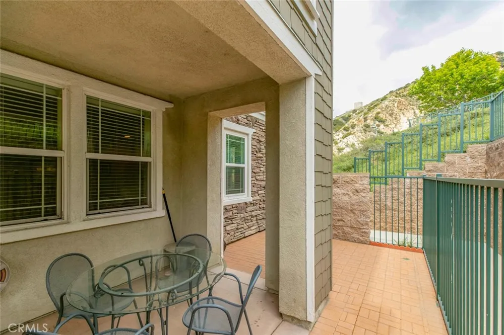 16652 Nicklaus Drive #94 Rancho Cascades, CA 91342