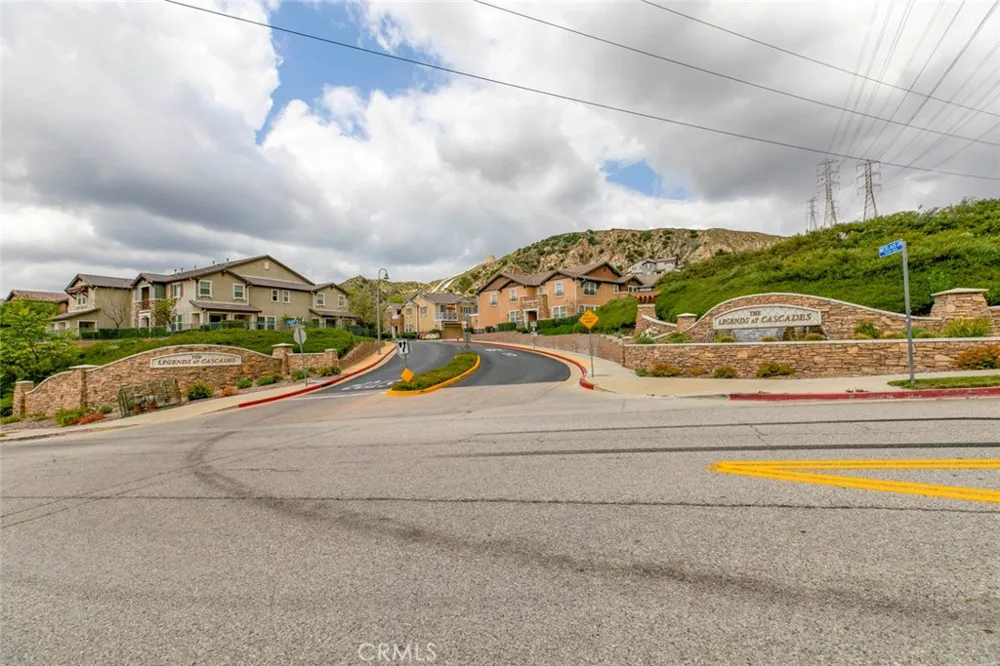 16652 Nicklaus Drive #94 Rancho Cascades, CA 91342