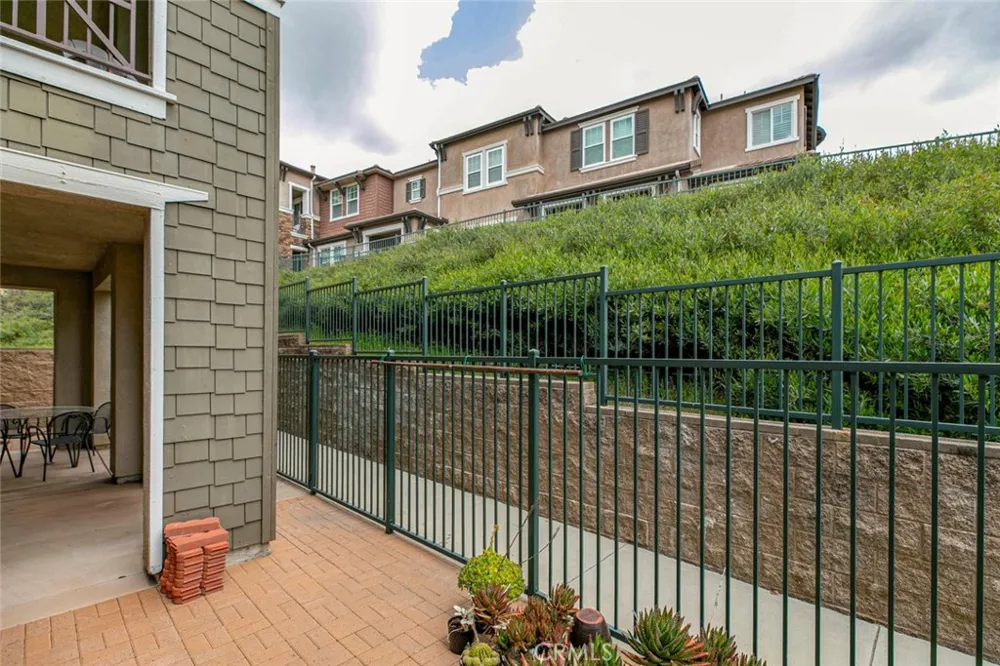 16652 Nicklaus Drive #94 Rancho Cascades, CA 91342