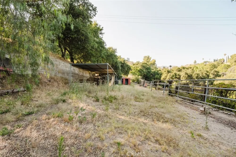 11857 East Trail Sylmar, CA 91342