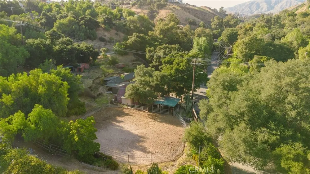 11857 East Trail Sylmar, CA 91342